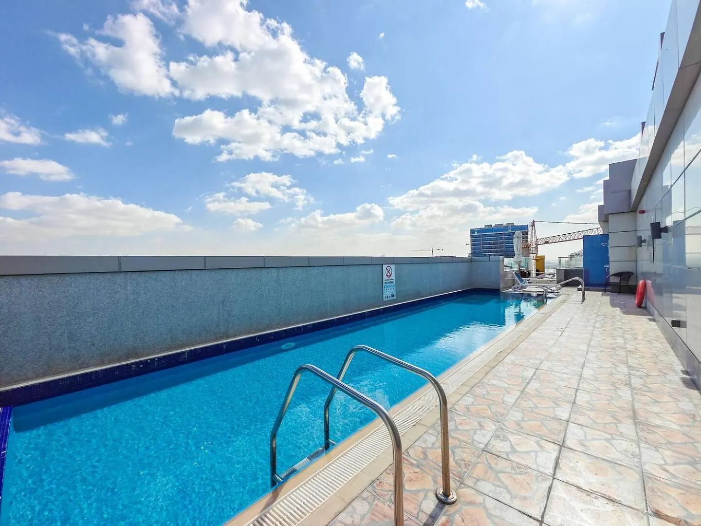 Special August Rates - Elegant Studio - Golf Views Dubai