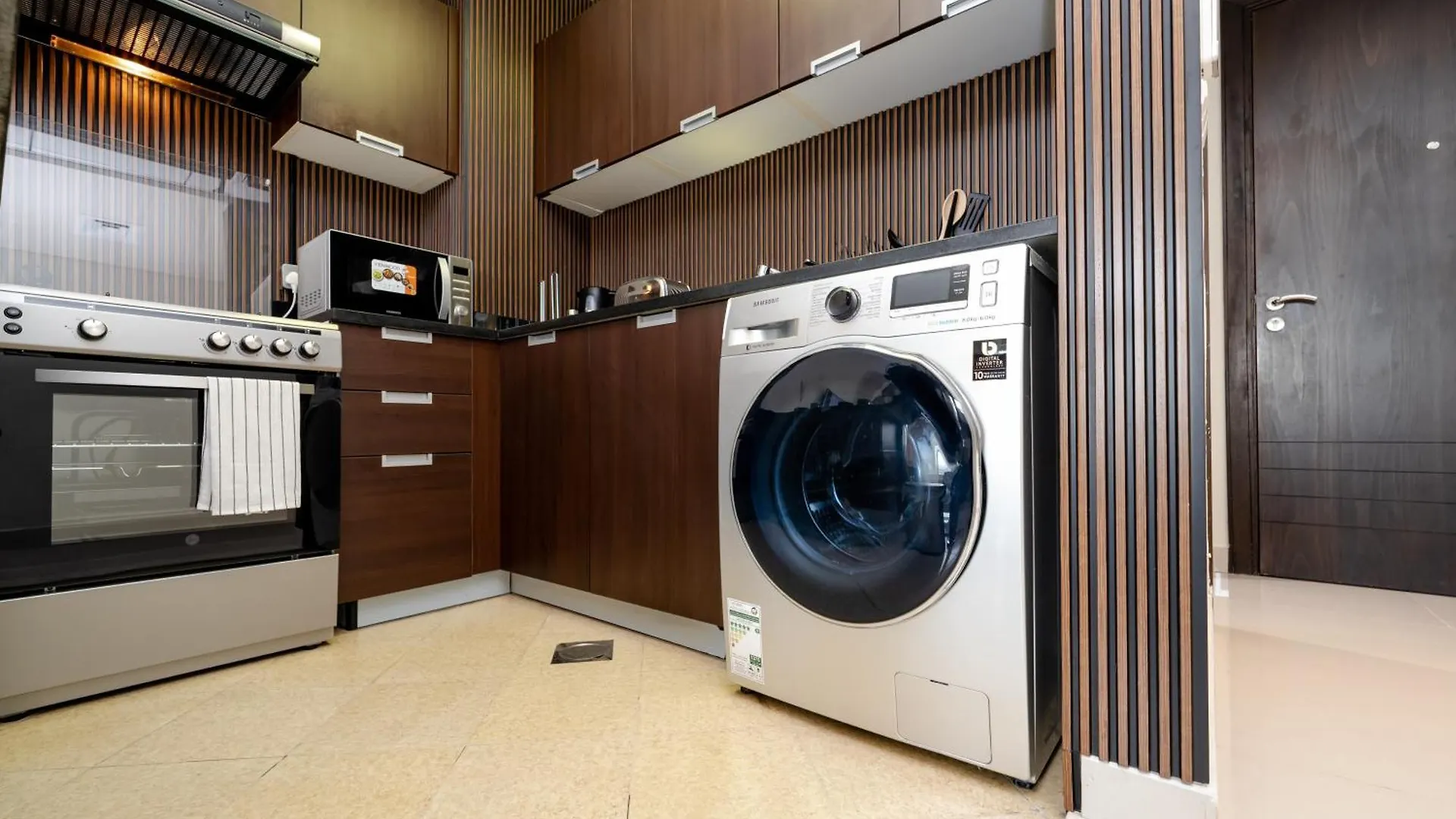 Elegant Studio - Golf Views - Sports City - Dubai Apartment