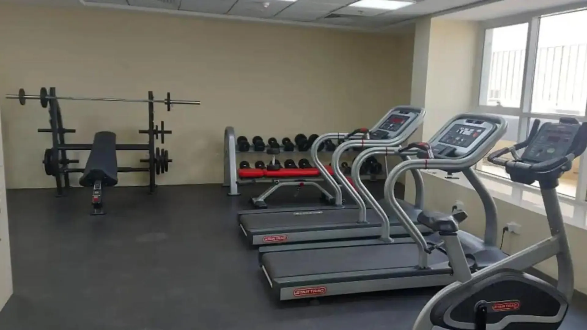 Appartement Elegant Studio - Golf Views - Sports City - Dubai
