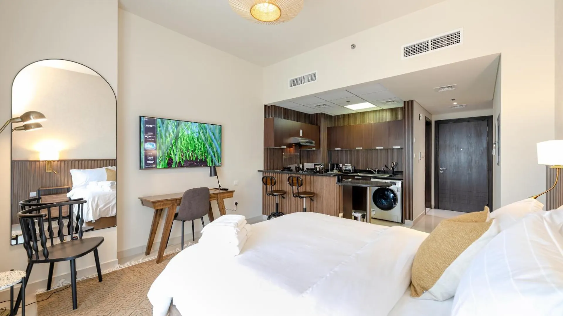 Appartement Elegant Studio - Golf Views - Sports City - Dubai